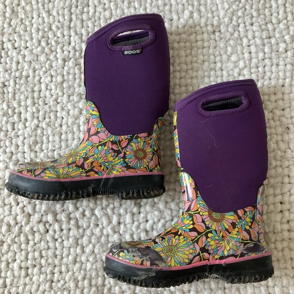 Bogs Youth Size 3 Floral Purple Waterproof Pullon Boots Rain Snow Mud Dirty
